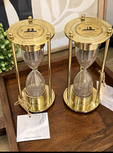 Pair vintage style titanic - of,